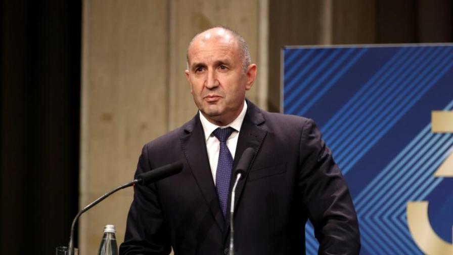 Радев: Държавата няма ресурс да изгради сама всички магистрали в следващите десетилетия