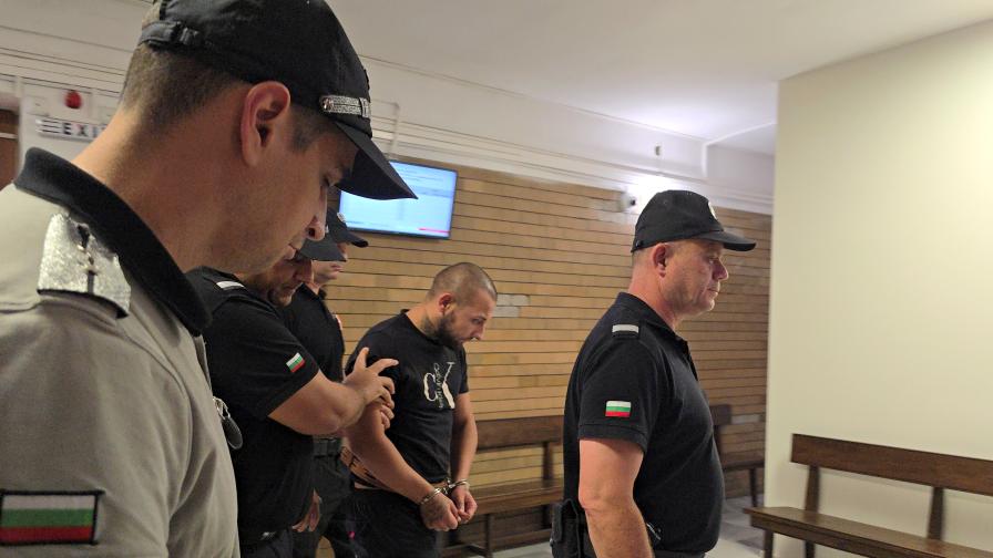 „Съвестта ми е чиста“: Оставиха в ареста обвиняемия за тройното убийство в Угърчин