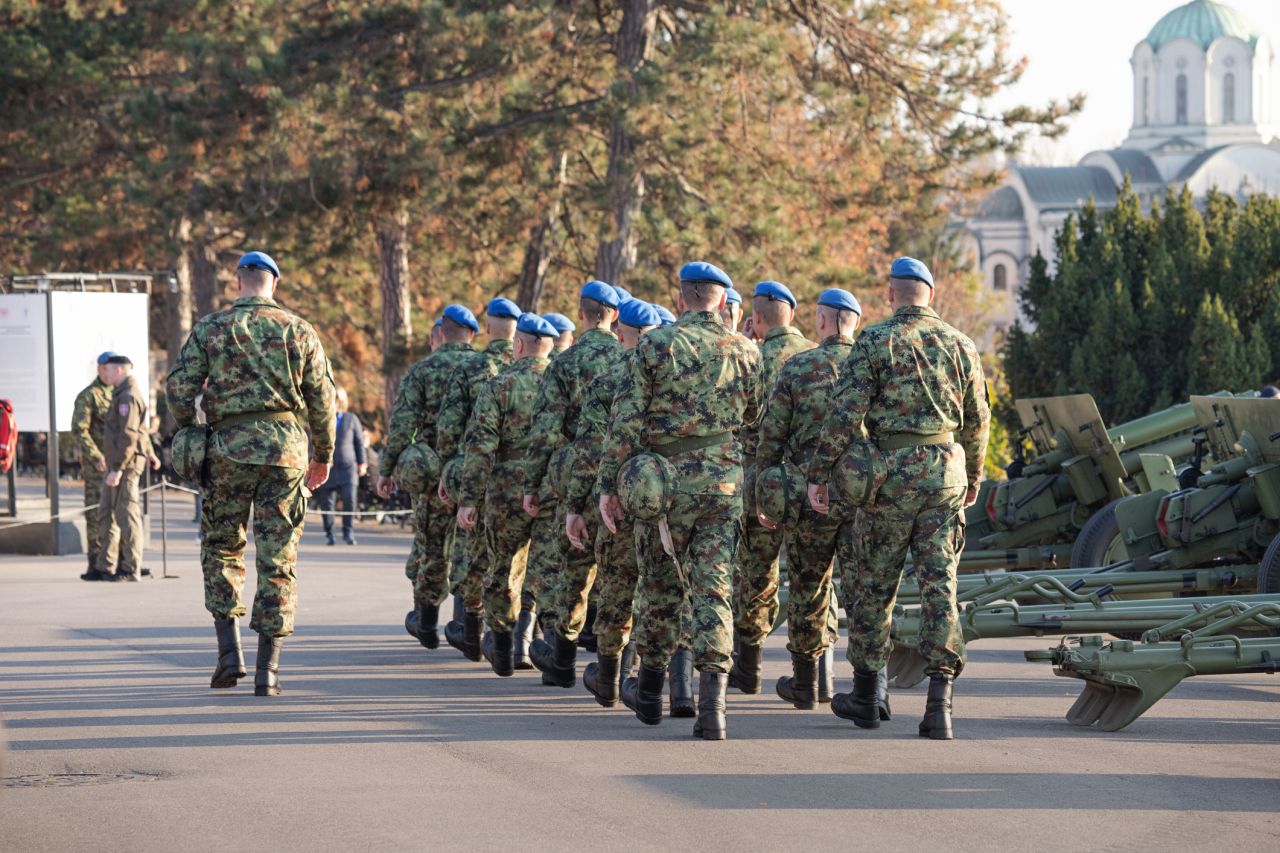 Сърбия връща задължителната военна служба от март 2027 г.