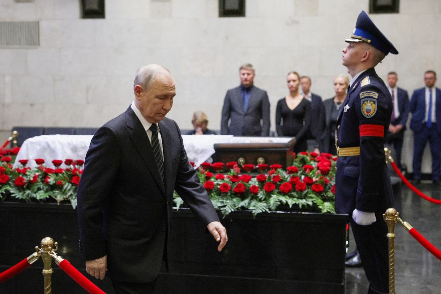 <p>Путин изпрати в последния му път Сергей Иванов.</p>