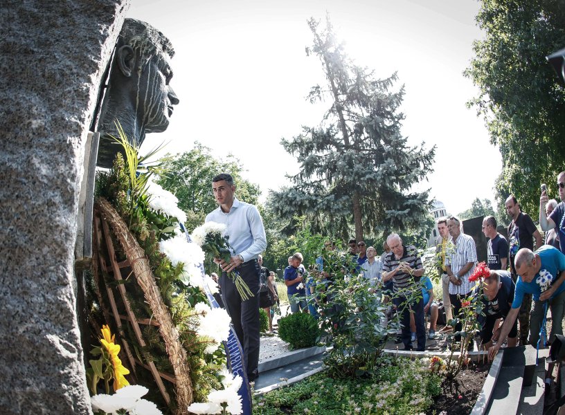 Поднасяне на венци и цветя в памет на Георги Аспарухов1