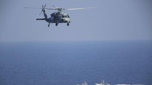 Американски военен изчезна след авария на хеликоптер в Арабско море