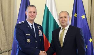 Румен Радев се срещна с командващия НАТО в Европа