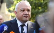 Министър Демерджиев посъветва Десислава Атанасова „да не рови много“