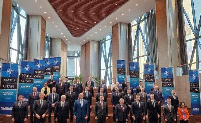 България подкрепя трансформацията на НАТО и по-големите инвестиции в отбраната
