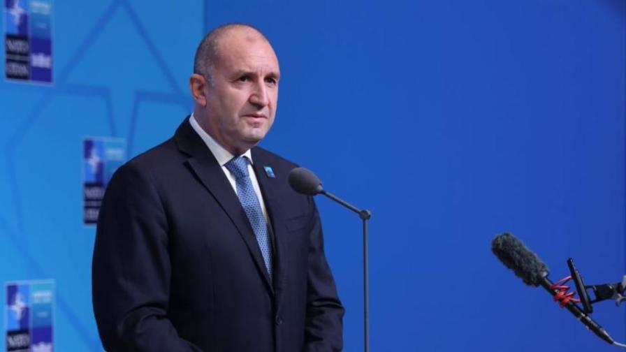 Радев от Париж: България за първи път открито защити националния си интерес