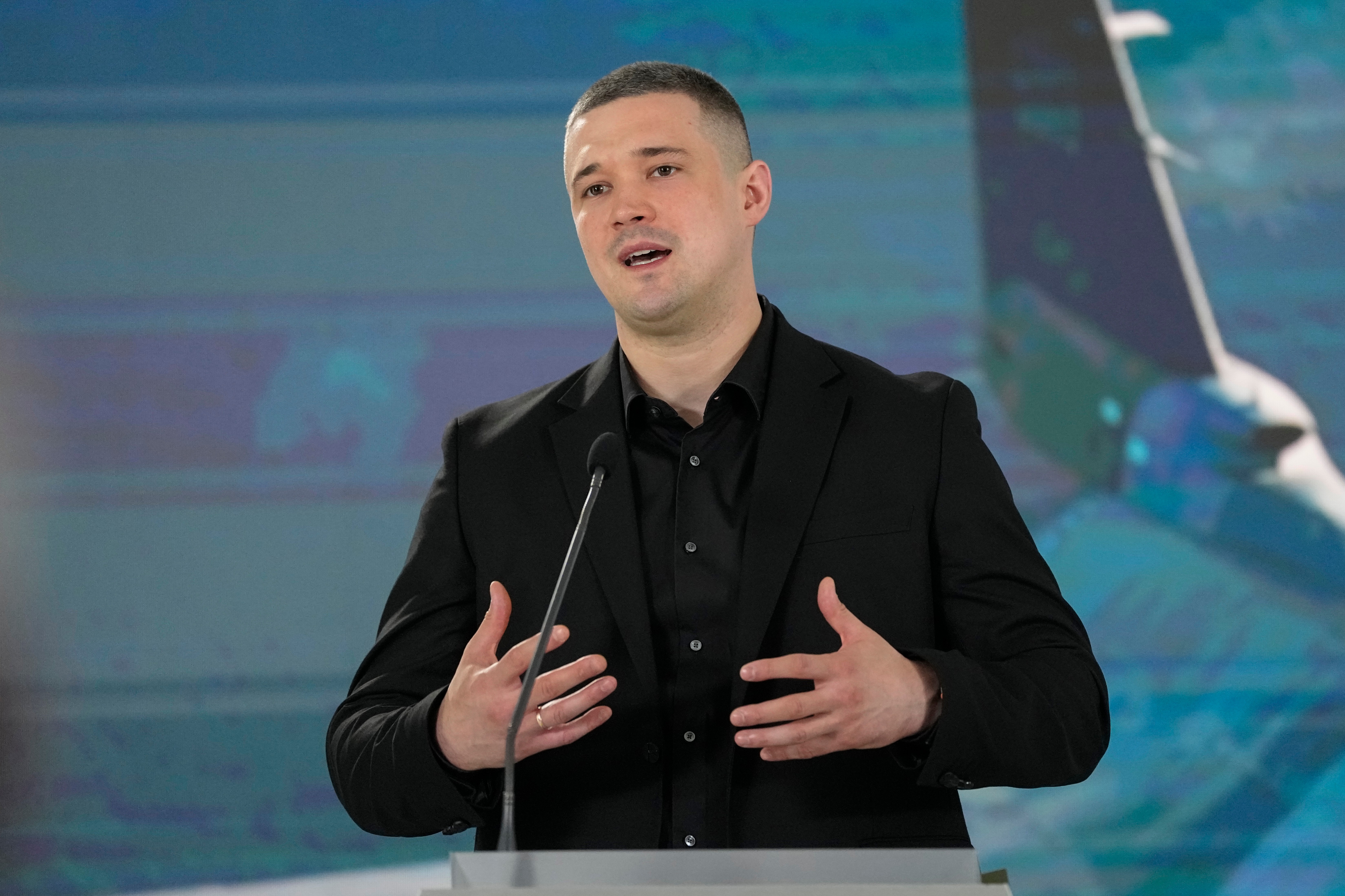 Министърът на отбраната на Украйна подаде оставка