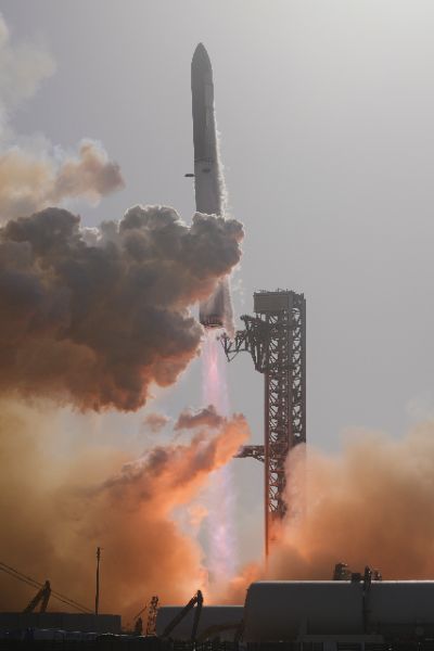 <p>Ракетата Starship изпълни нов тестов полет.</p>