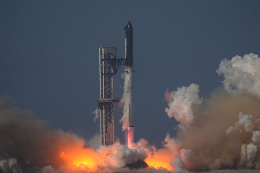 <p>Ракетата Starship изпълни нов тестов полет.</p>