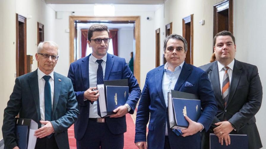 Асен Василев и Николай Денков връчиха на...