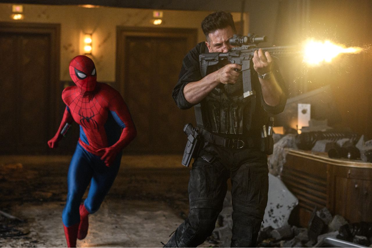 <p>Новият филм от поредицата на Marvel връща Питър Паркър обратно на улиците на Ню Йорк след събитията от &bdquo;Без път към дома&ldquo;. Разгледайте ексклузивните кадри от &bdquo;Спайдър-Мен: Нов ден&ldquo;, които загатват за по-зрялата атмосфера, драматичните обрати в живота на героя и зрелищните актьорски превъплъщения, оценени от критиката като най-доброто за Човека-паяк от десетилетия насам.</p>