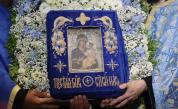 Патриарх Даниил посрещна чудотворната Хавайска икона на Света Богородица в България