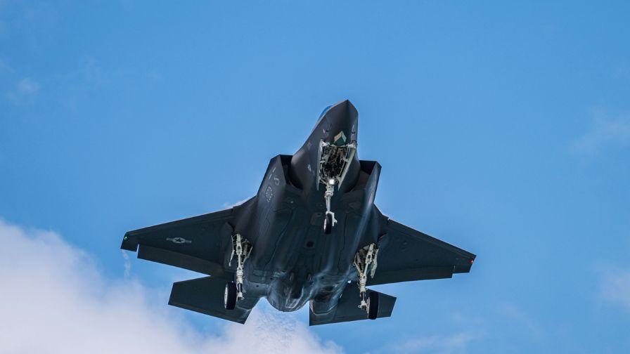 Изтребител F-35B се разби в Калифорния