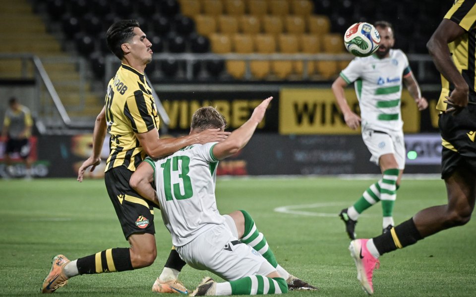 НА ЖИВО: Ботев Пд - Черно море 1:0, домакините поведоха от дузпа