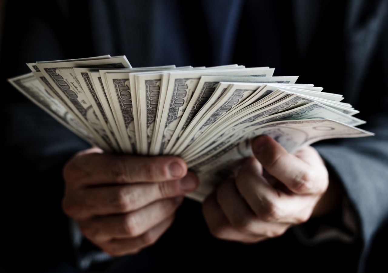 Срив за милиарди: 24-годишен вундеркинд загуби $45 милиарда дни преди пищната си сватба