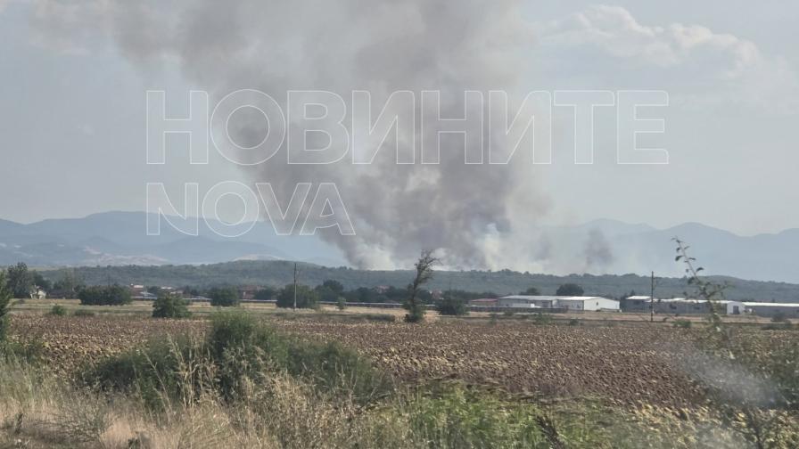 Голям пожар се разгоря край Първомай