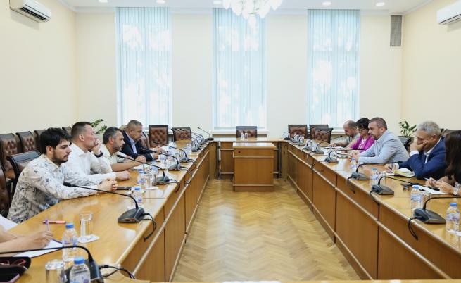 Транспортният министър очаква от АПИ да коригира заповедта за камионите