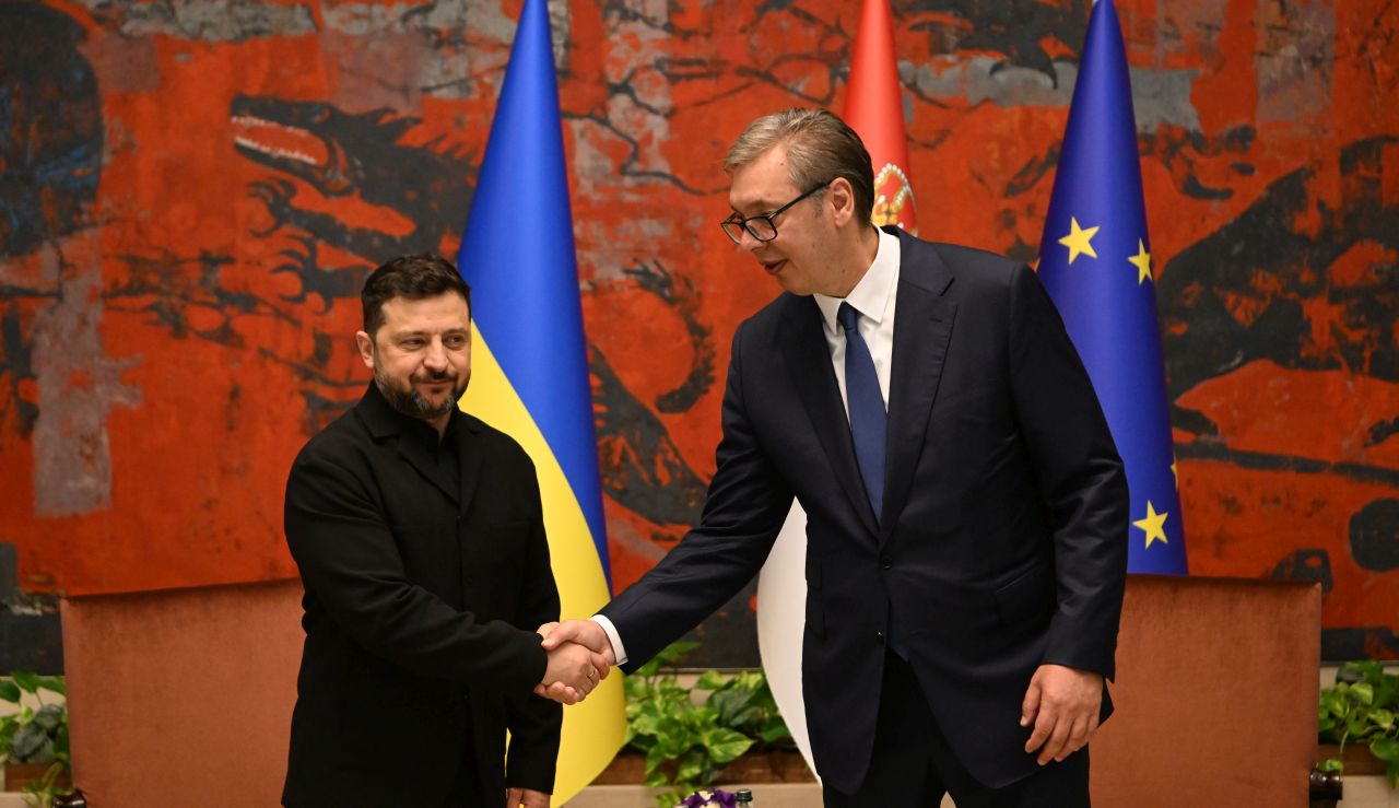 <p>Сръбският президент Александър Вучич посрещна украинския президент Володимир Зеленски пред Палатата на Сърбия в Белград с официална церемония</p>