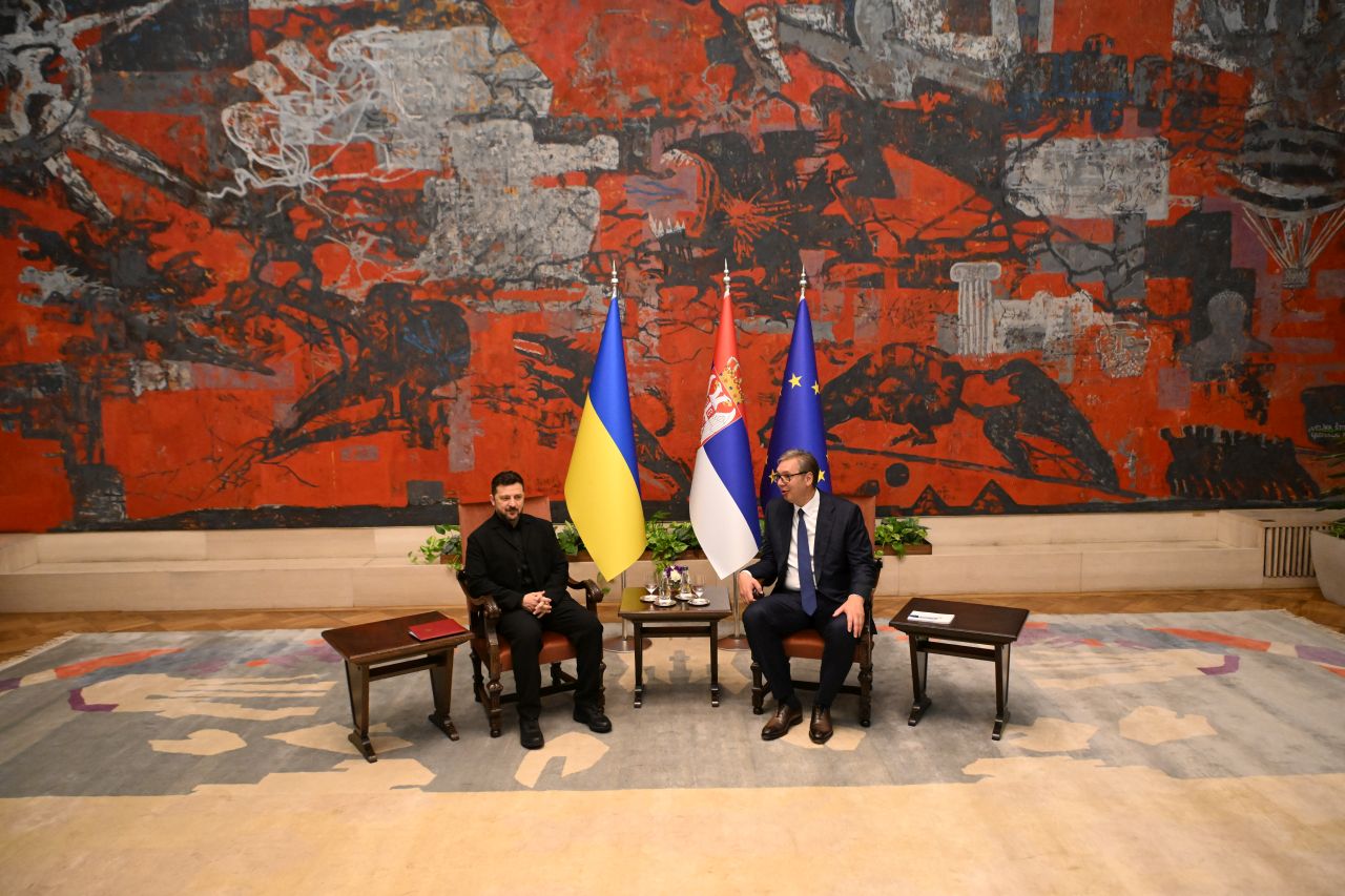 <p>Сръбският президент Александър Вучич посрещна украинския президент Володимир Зеленски пред Палатата на Сърбия в Белград с официална церемония</p>