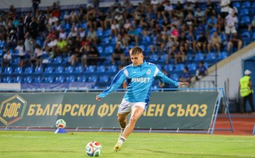 Юноша подписа договор с Дунав