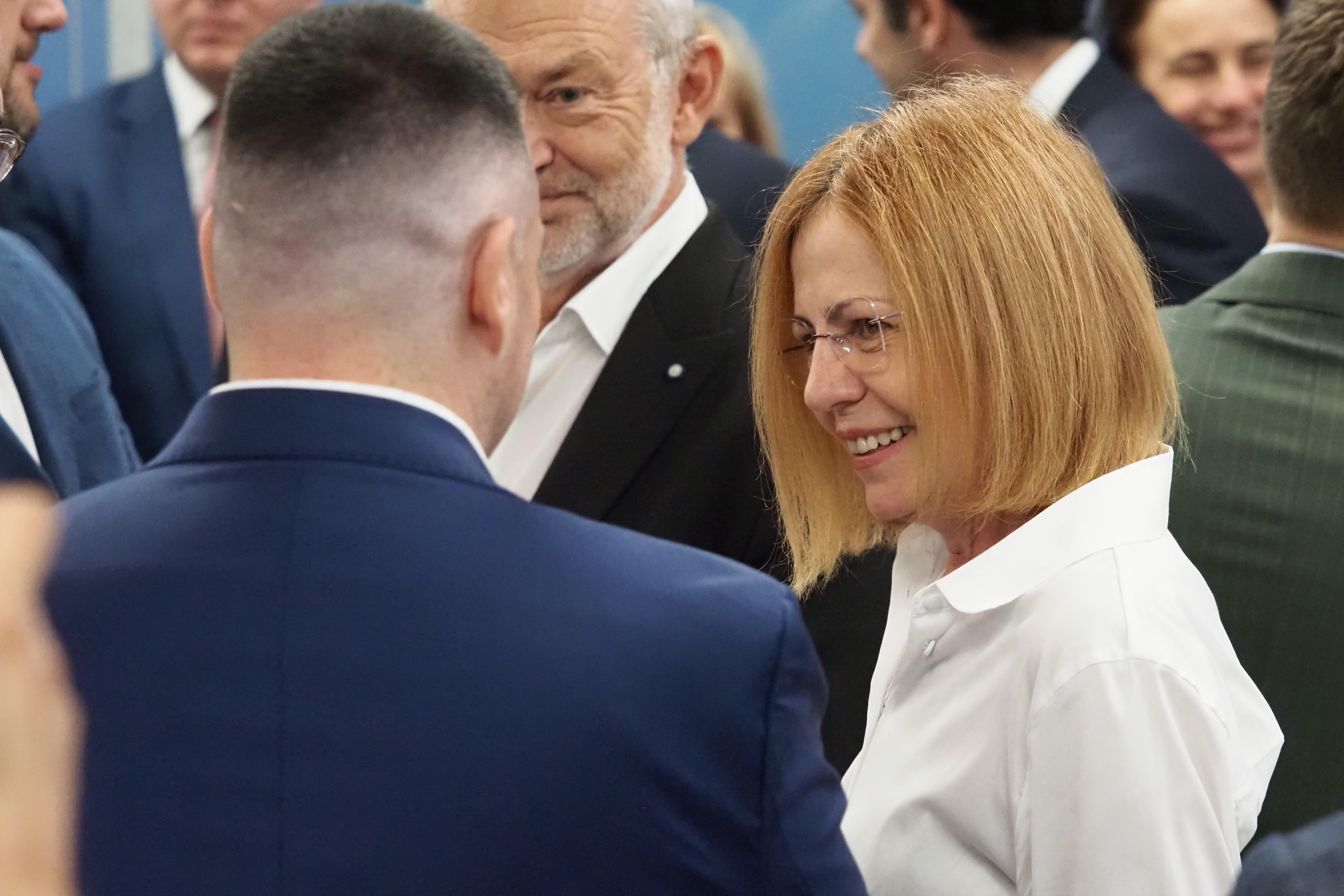 <p>Софийското метро се разширява с още близо 3 километра. От днес, 14 август, влаковете по линия 3 вече превозват пътници по новия участък от станция &bdquo;Хаджи Димитър&ldquo; до кв. &bdquo;Левски Г&ldquo;</p>