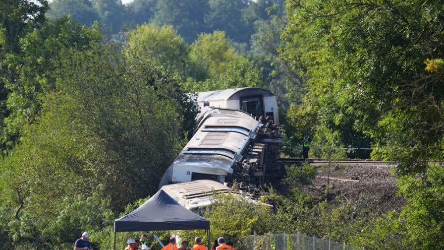 Пътнически влак дерайлира близо до Лондон