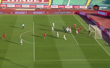Зварц удари греда срещу Ботев Враца (видео)
