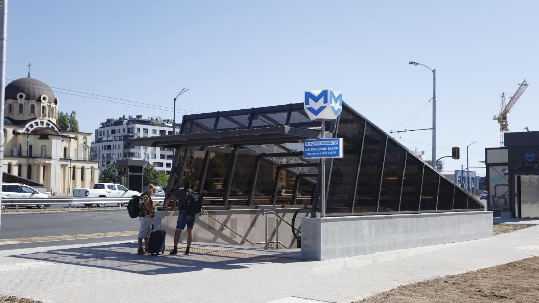 <p>Вандализъм върху новата метростанция "Ген. Владимир Вазов".</p>