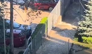 Магистрален водопровод се спука и заля улици във Варна