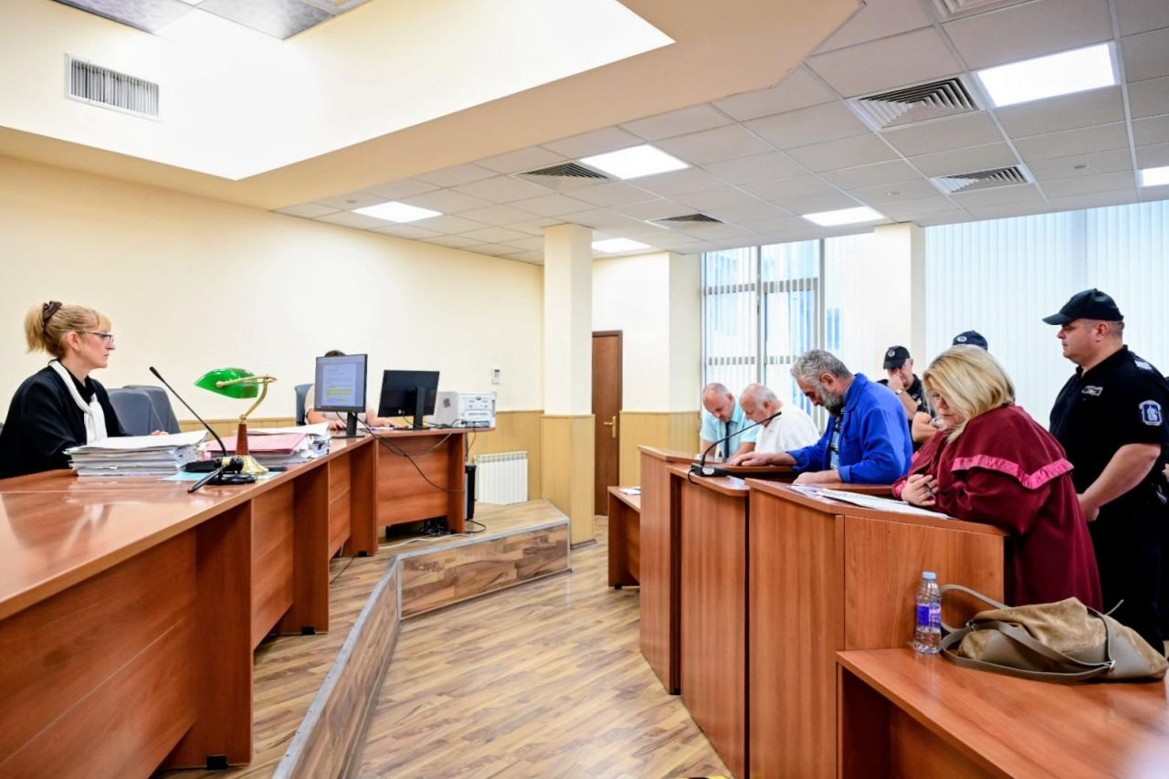 <p>Бившият полицай Тодор Лапков застана пред Пловдивския окръжен съд, където прокуратурата поиска най-тежката мярка &bdquo;задържане под стража&ldquo; за жестокото убийство и разфасоване на 21-годишния Митко Димитров.</p>