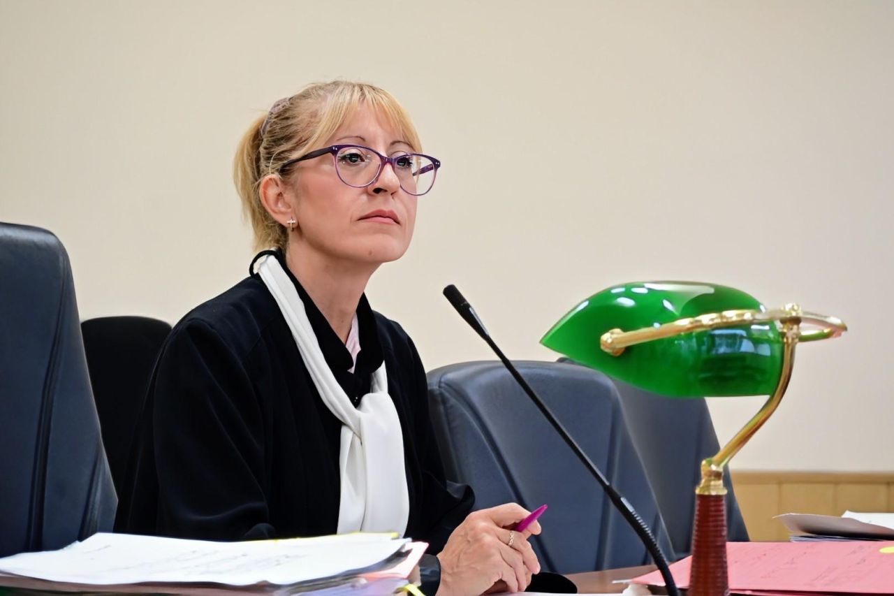 <p>Бившият полицай Тодор Лапков застана пред Пловдивския окръжен съд, където прокуратурата поиска най-тежката мярка &bdquo;задържане под стража&ldquo; за жестокото убийство и разфасоване на 21-годишния Митко Димитров.</p>