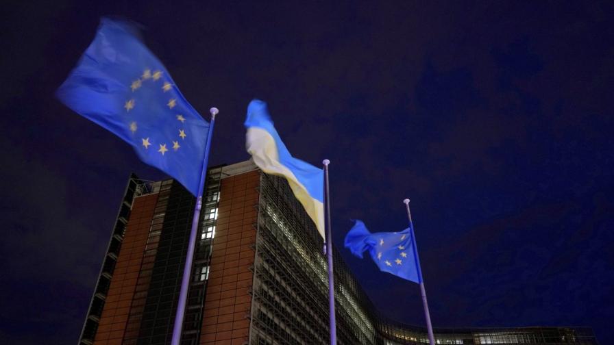 Украинското знаме бе издигнато пред сградата на Европейската комисия