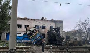 Руска атака с дронове срещу пътнически влак с 600 души край Одеса