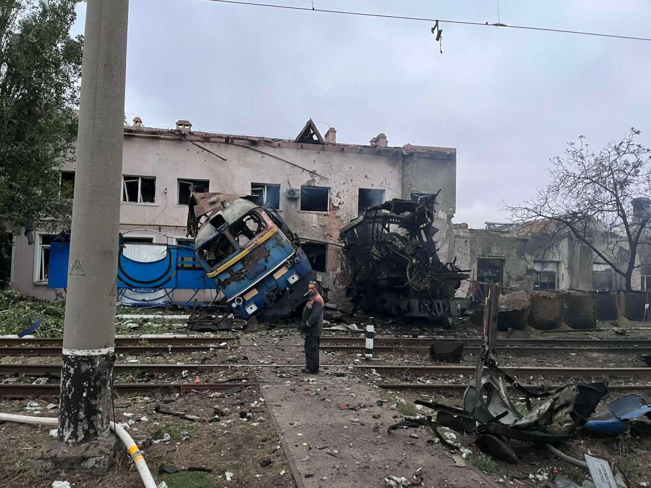 Руска атака с дронове срещу пътнически влак с 600 души край Одеса