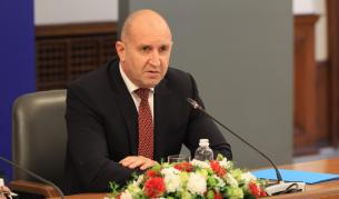 Радев: Държавният чадър на защита на тези хора пада