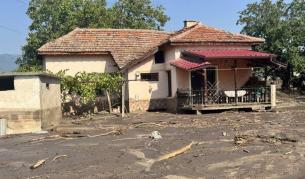След потопа в Струмяни: Общината зове за доброволци, водата остава негодна за пиене