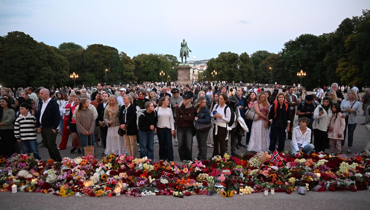 <p>Кралят на Норвегия Харалд V почина на 89-годишна възраст. Харалд беше първият крал на Норвегия, роден в страната, от XIV век насам. Той ще бъде наследен от сина си Хокон.</p>