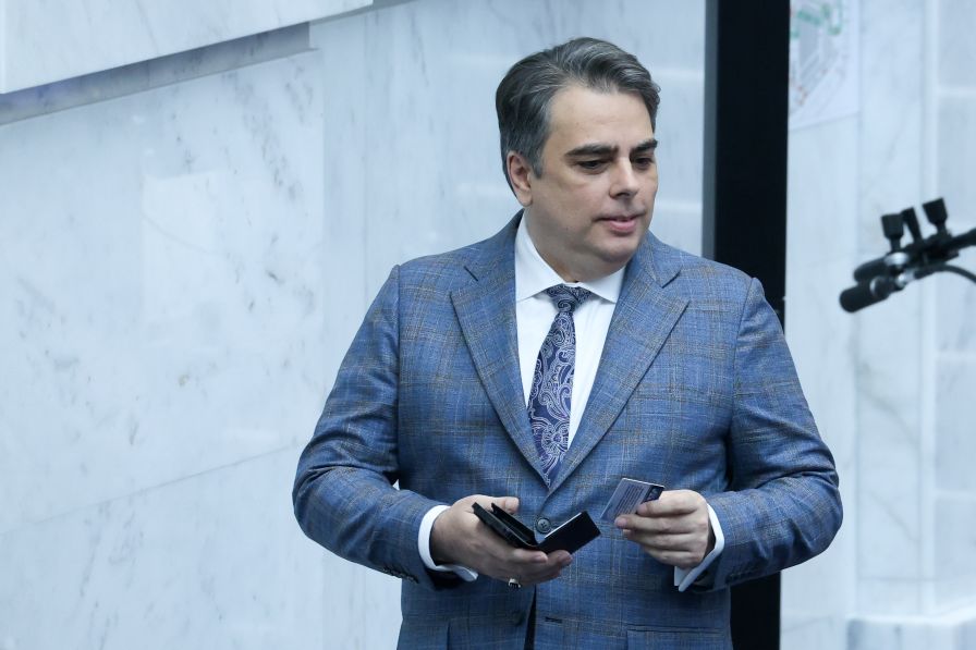 Асен Василев: "Прогресивна България" иска да ни върне обратно към философията на евтиния труд