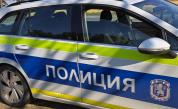 Камион помете човек с мотофреза край Ветово