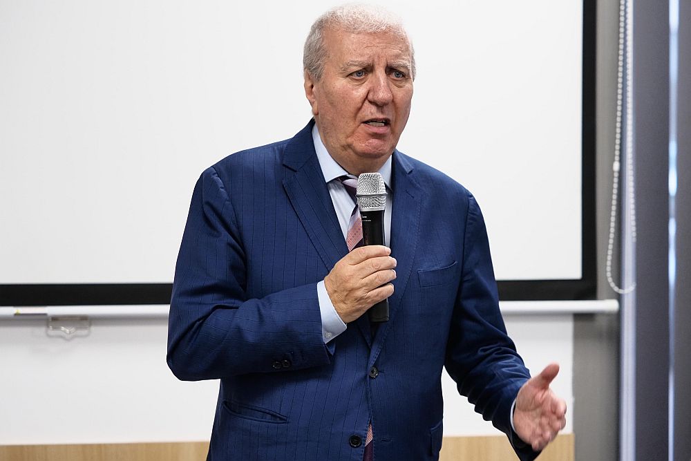 Александър Томов влиза в надпреварата за президент