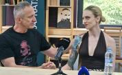 „Жалко е да се гордеете, че сте напуснали театъра“: Анна Кошко защити Деян Донков след скандалната премиера в Пловдив