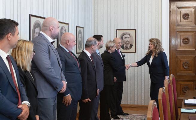 Йотова: Изкуственият интелект ще промени пазара на труда