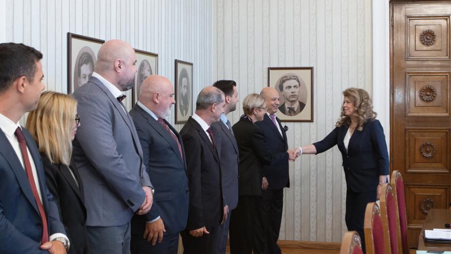 Йотова: Изкуственият интелект ще промени пазара на труда