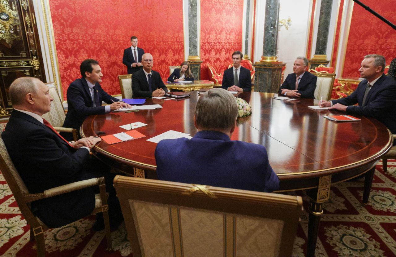 <p>Уиткоф и Къшнър се срещнаха с Путин в Москва за мирни преговори за Украйна.</p>
