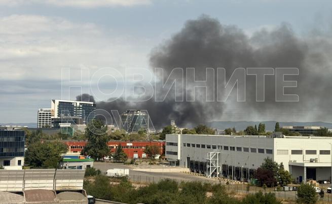 Пожар горя в квартал „Христо Ботев” в София