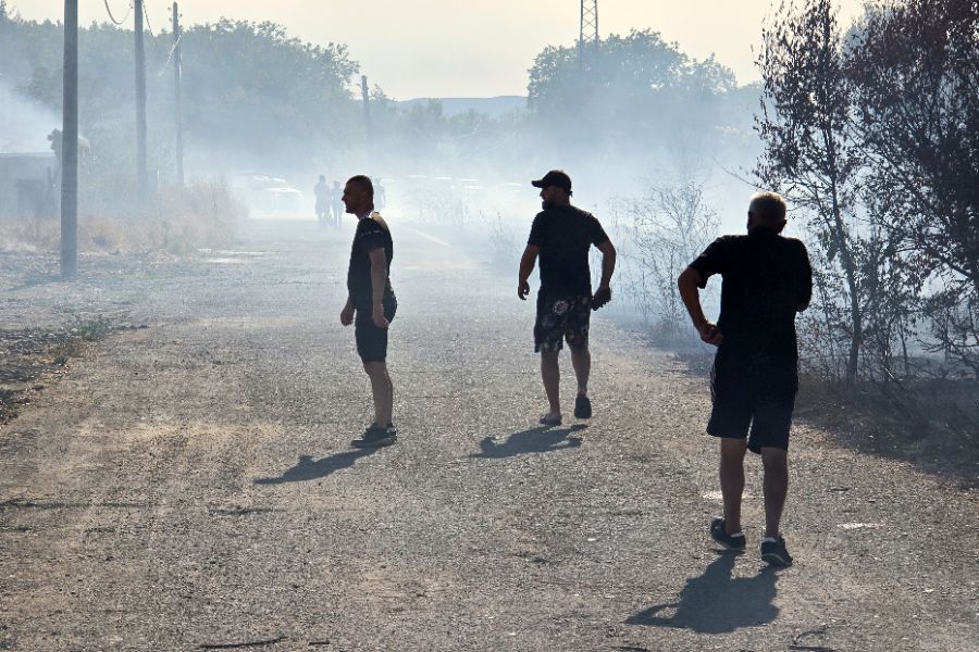 <p>Пожари пламнаха на няколко места в страната.</p>