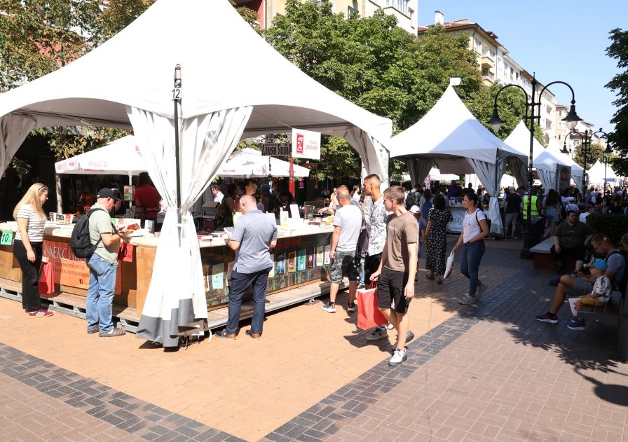 „Алея на книгата“ отново превзема София: Над 150 издателства и срещи с любими автори