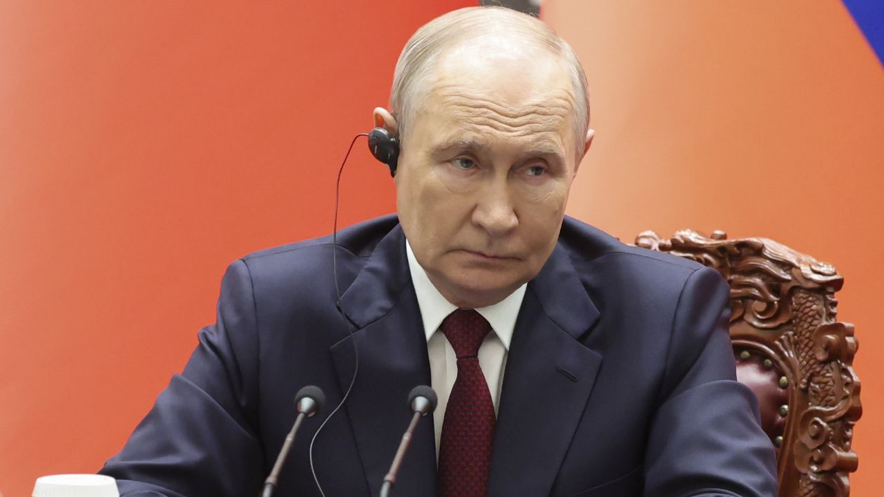 The Independent: Владимир Путин печели войната си за събаряне на Европа отвътре