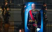Последен поклон пред краля на народа: Норвегия и световните лидери изпращат Харалд V
