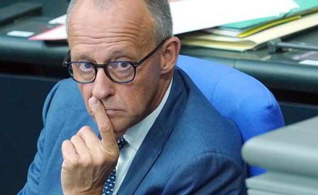 „Това е наша работа“: Мерц не иска замразените руски милиарди да отиват в САЩ